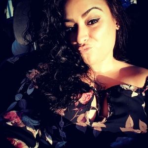 Meet your Posher, Crystal